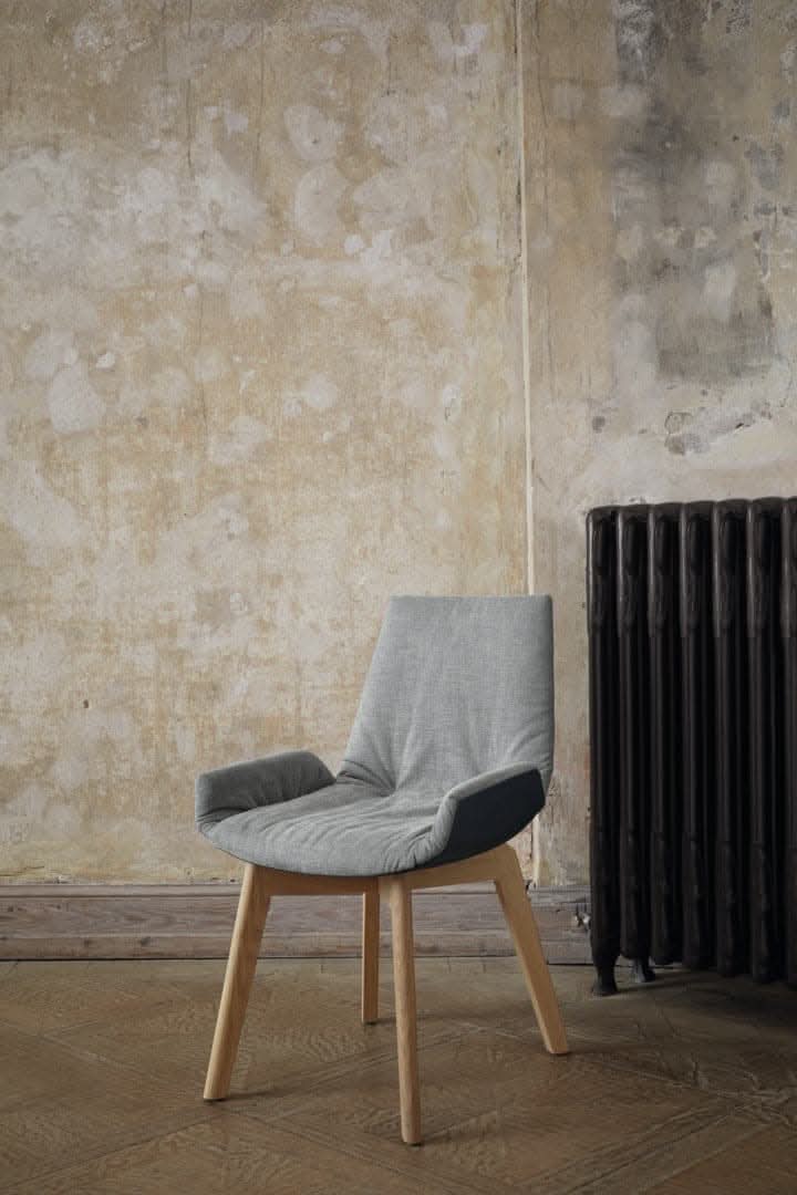 TEAM 7 lui chair. photo: TEAM 7 - Available in Canada at The Mattress & Sleep Co.