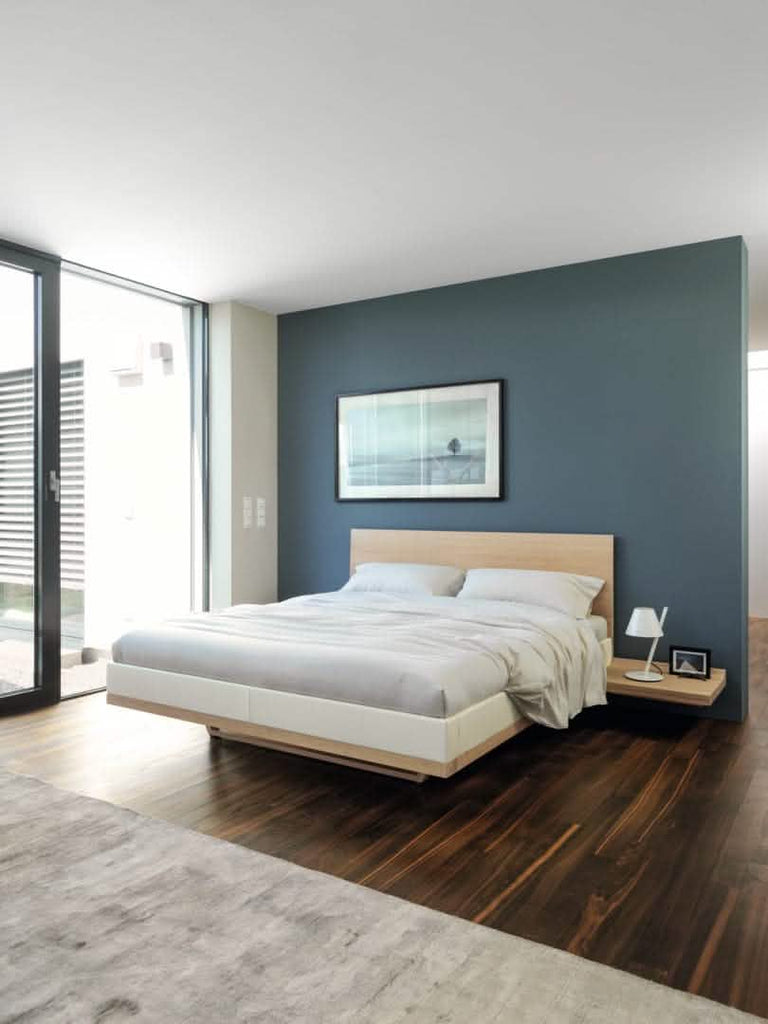 Riletto bed in white oil oak & L1 white leather